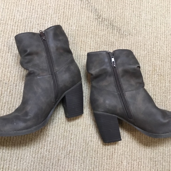 Sooo Cute!  Bootie w Buckle - Picture 3 of 3